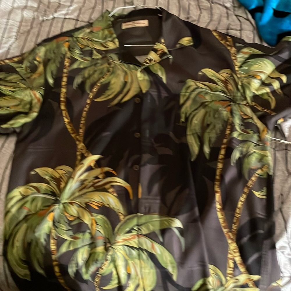 Tommy Bahama short sleeve button down shirt